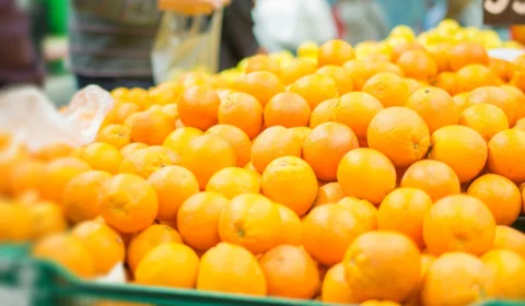 Aumento de preços em laranjas e sucos de frutas: Descubra as causas por trás dessa elevação