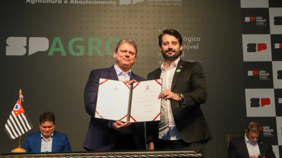 ABCM participa da assinatura do comitê de combate ao greening, decreto assinado pelo governador Tarcísio atende demandas do setor